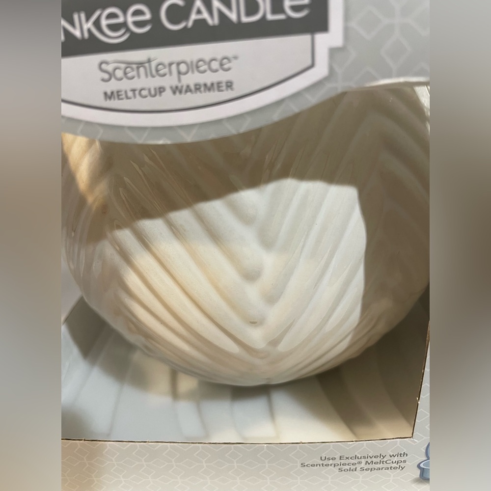 Yankee Candle White Ceramic Scenterpiece MeltCup Warmer